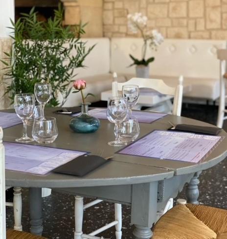 Hotel Restaurant La Plage Port-Saint-Louis-du-Rhône Esterno foto