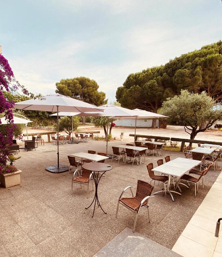 Hotel Restaurant La Plage Port-Saint-Louis-du-Rhône Esterno foto